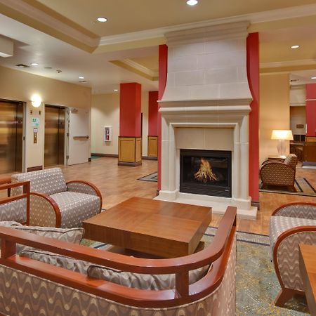 Holiday Inn & Suites Bakersfield, An Ihg Hotel Interior photo
