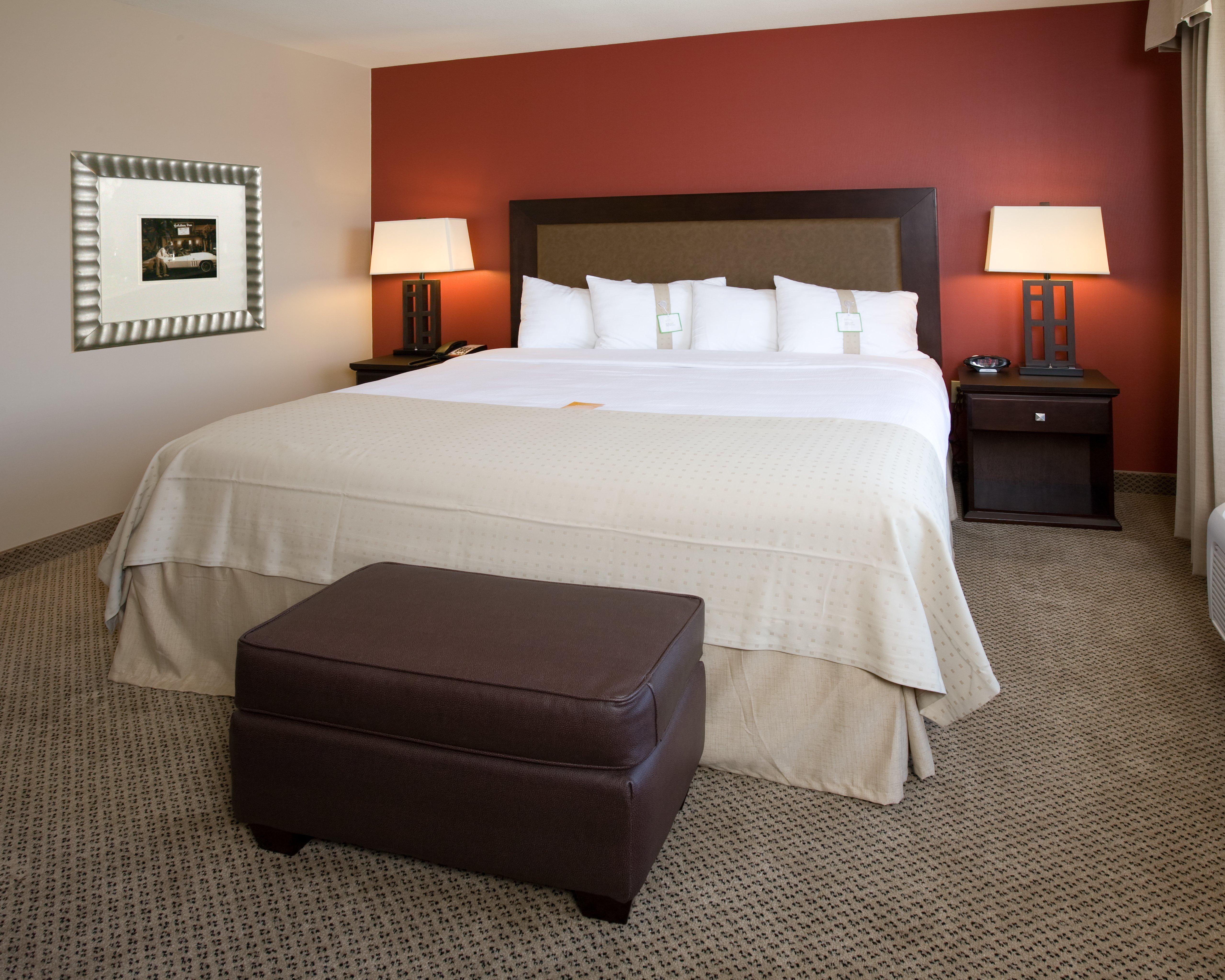 Holiday Inn & Suites Bakersfield, An Ihg Hotel Room photo